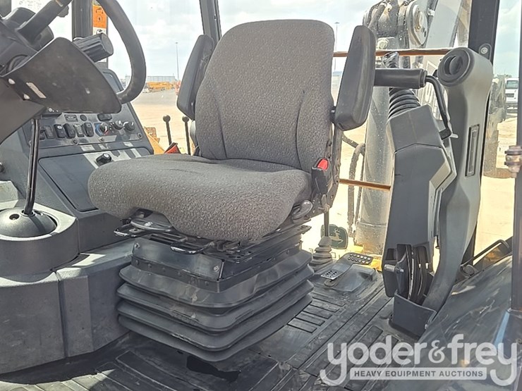 2020-deere-310sl-image-42