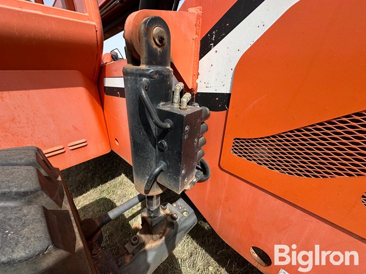 2011-jlg-skytrak-6042-4x4x4-telehandler-image-9