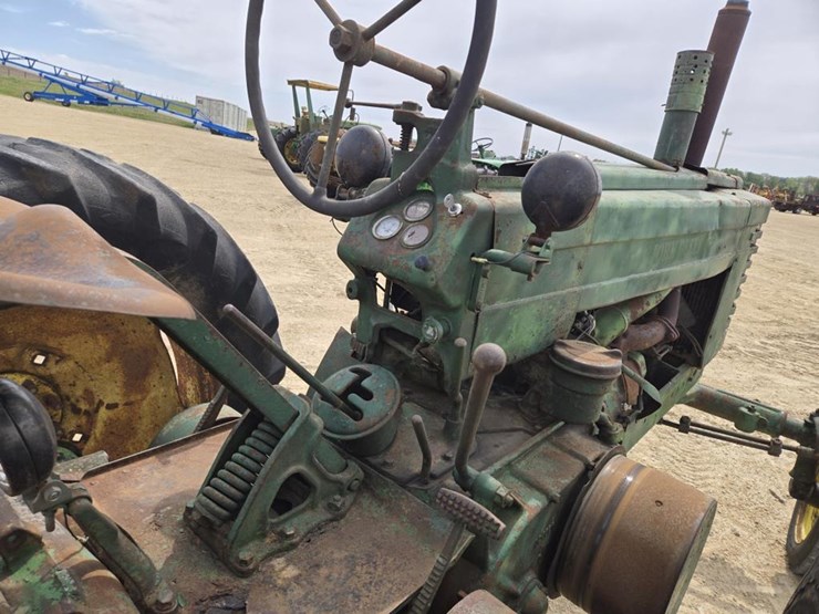 1944-john-deere-model-a-image-13