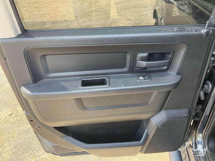 2016-dodge-1500-image-22