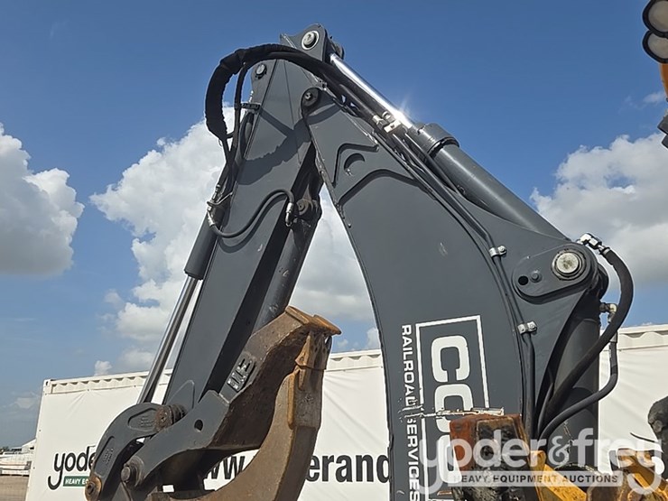 2020-deere-310sl-image-30
