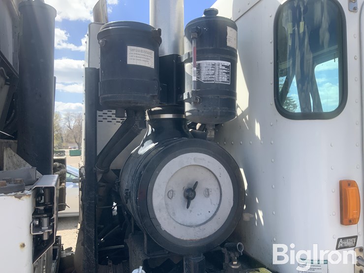 2015-peterbilt-320-image-12