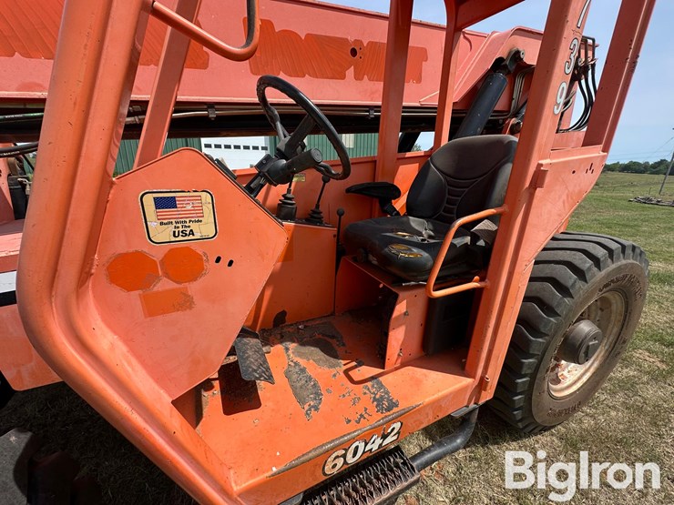 2011-jlg-skytrak-6042-4x4x4-telehandler-image-19