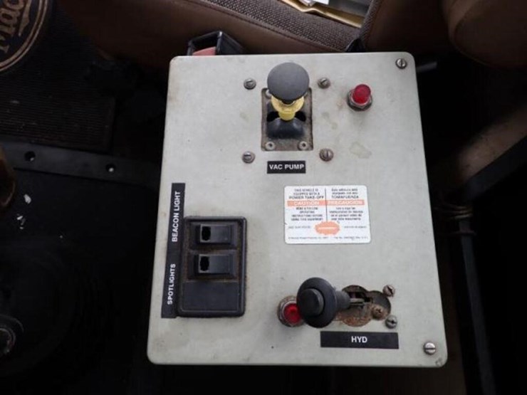 inoperable-2005-mack-cv713-granite-tri/a-vacuum-tr-image-23