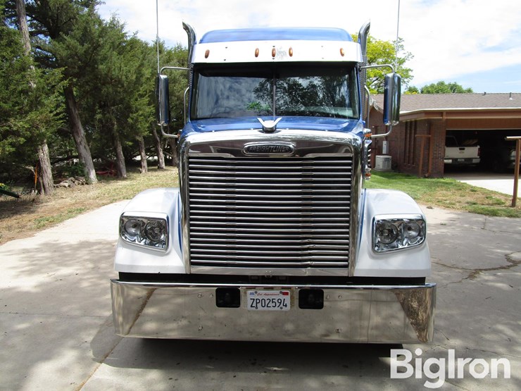 2018-freightliner-122sd-image-2