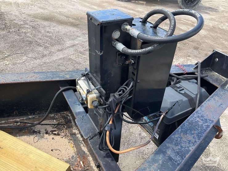 2020-big-tex-20ft.-t/a-flatbed-tag-trailer-image-9