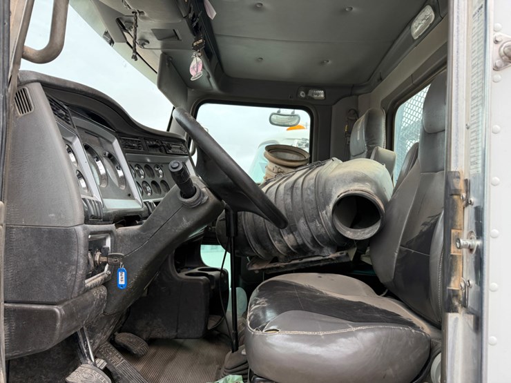 2011-kenworth-t400-image-10