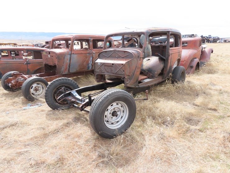 1932/3-ford-2dr-sedan-for-rod,-project,-for-parts-image-3