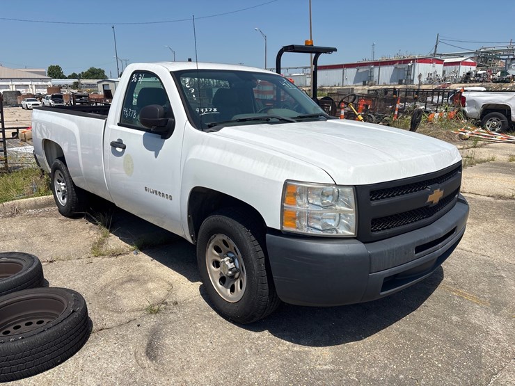 2013-chevrolet-1500-image-2