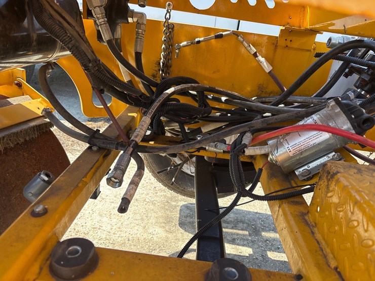 #23-•-2019-mauldin-compact-roller-image-9