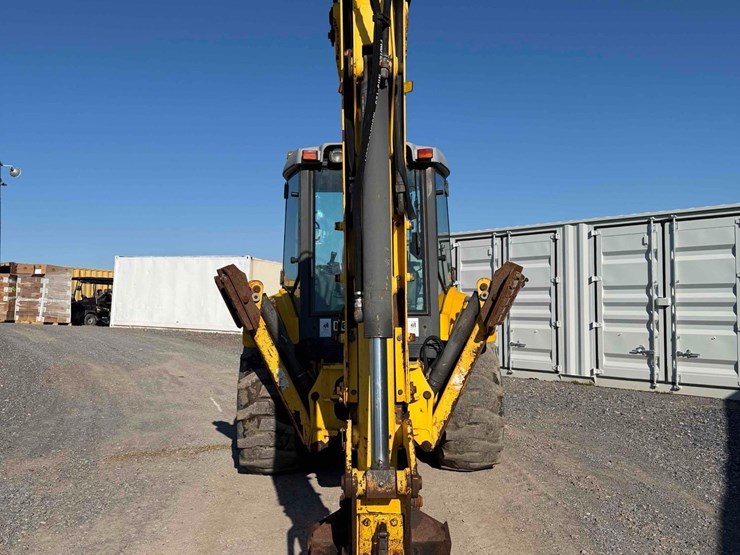 new-holland-b95lr-backhoe-image-14
