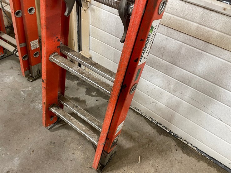 #4585-•-louisville-fiberglass-extension-ladder-image-2
