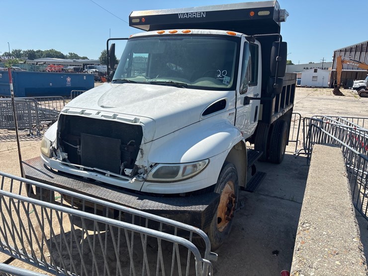 2011-international-durastar-4300-image-2