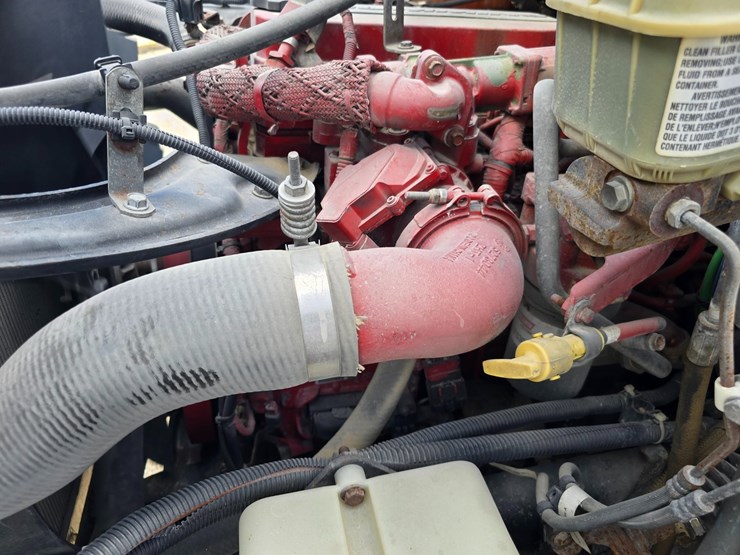 2014-freightliner-m2-106-image-52