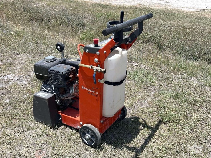 2020-husqvarna-fs400lv-walk-behind-concrete-saw-image-4