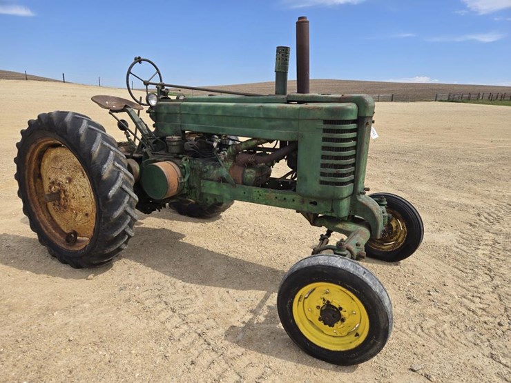 1944-john-deere-model-a-image-1
