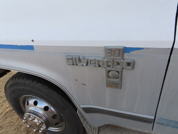 1982-chevrolet-30-image-15