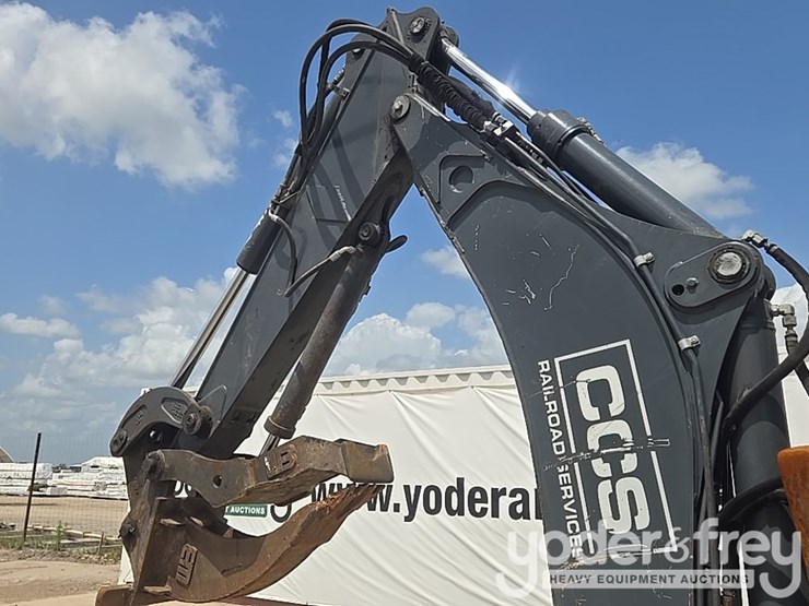 2020-deere-310sl-image-30