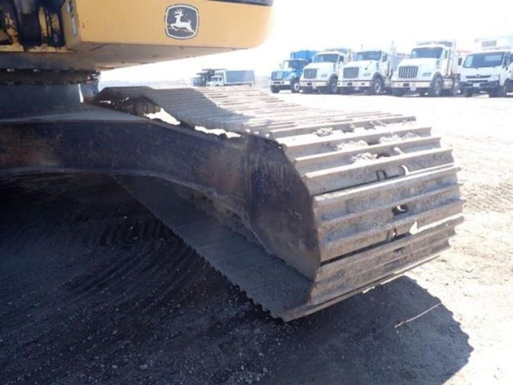 2017-deere-250g-lc-image-37