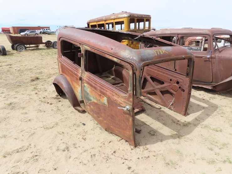ford-2dr-sedan-body-for-project-image-1