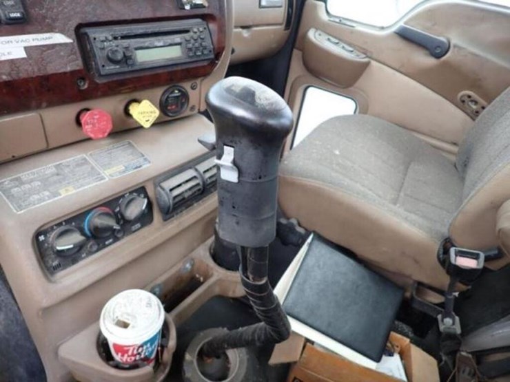 inoperable-2005-mack-cv713-tri/a-vacuum-truck-1m2a-image-17