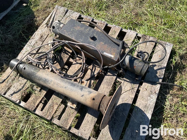 electric-over-hydraulic-trailer-jack-image-1