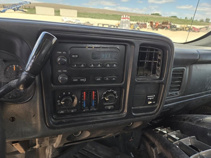 2006-gmc-sierra-2500hd-image-13