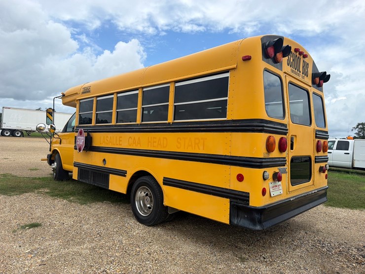 2004-gmc-3500-image-4