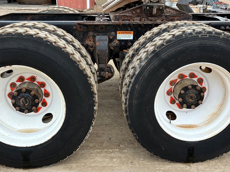 2015-freightliner-coronado-122-sd-image-12