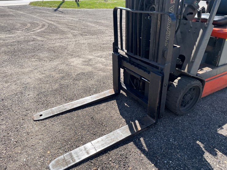 #4537-•-toyota-electric-forklift-image-9