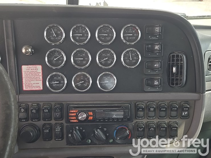2010-peterbilt-367-image-54
