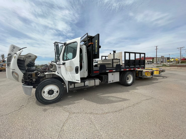 2008-freightliner-m2-106-image-51
