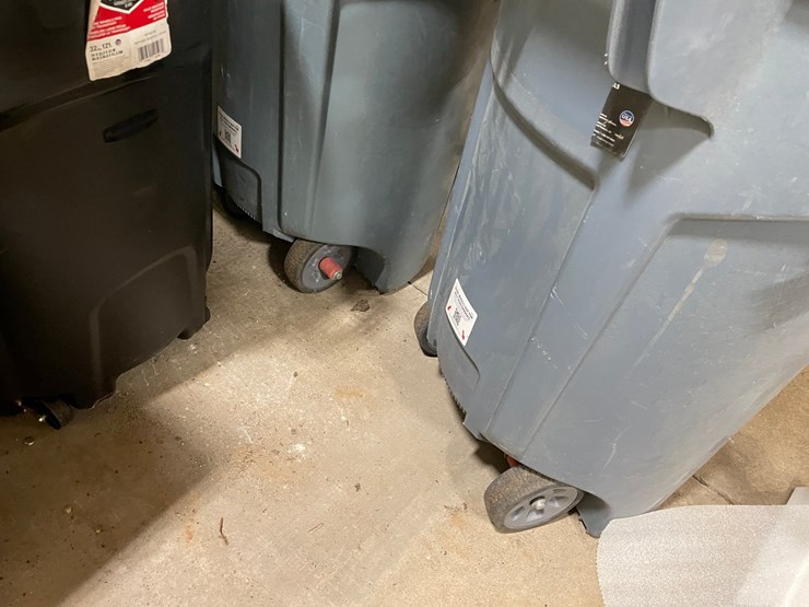 #4555-•-(6)-poly-garbage-cans-image-5