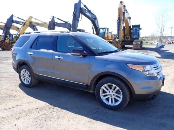 2014-ford-explorer-xlt-image-3