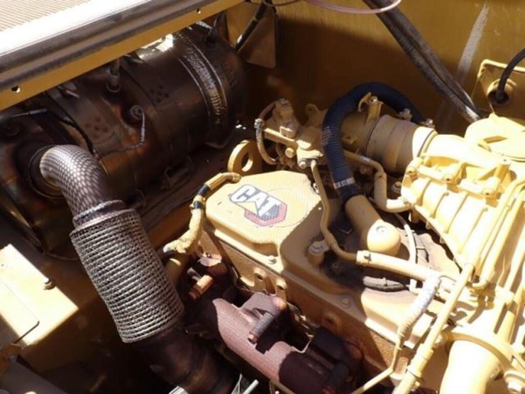2021-caterpillar-323-image-71