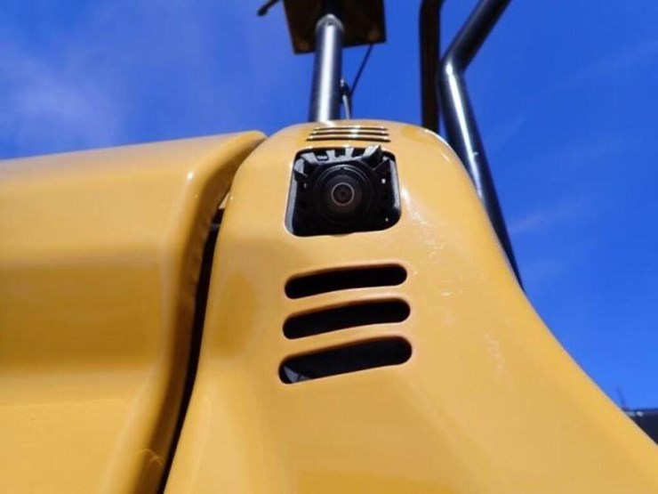 2021-caterpillar-323-image-53
