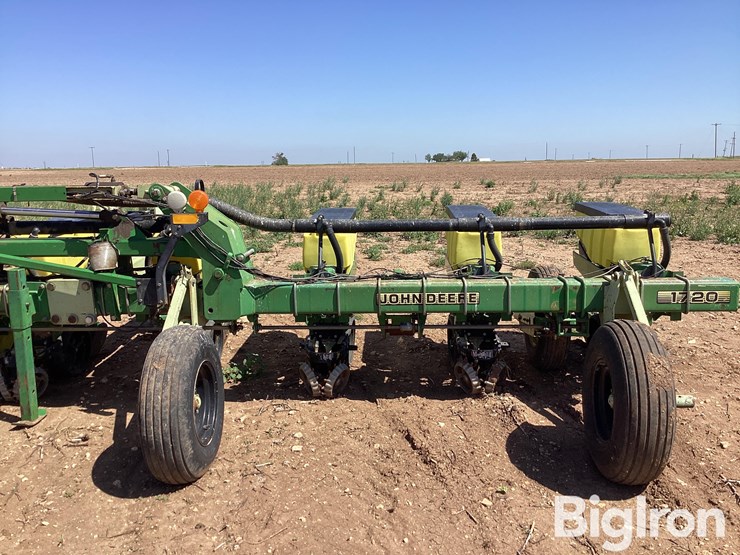 john-deere-1720-image-10