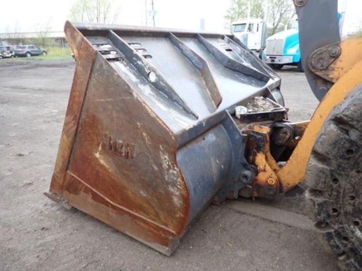 2009-case-621e-image-21