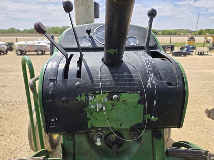 john-deere-3010-image-12