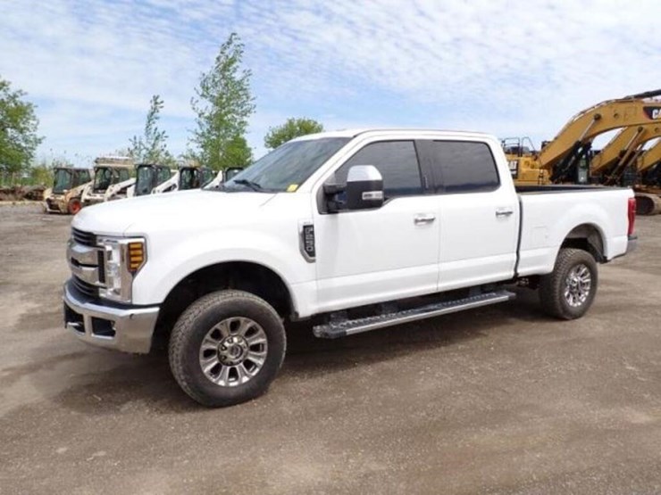 2018-ford-f250-xl-image-1