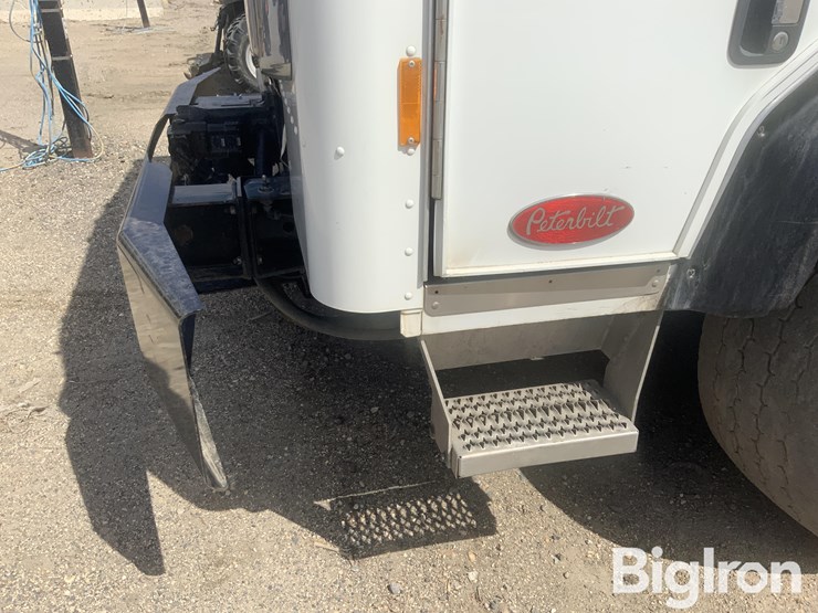 2015-peterbilt-320-image-16
