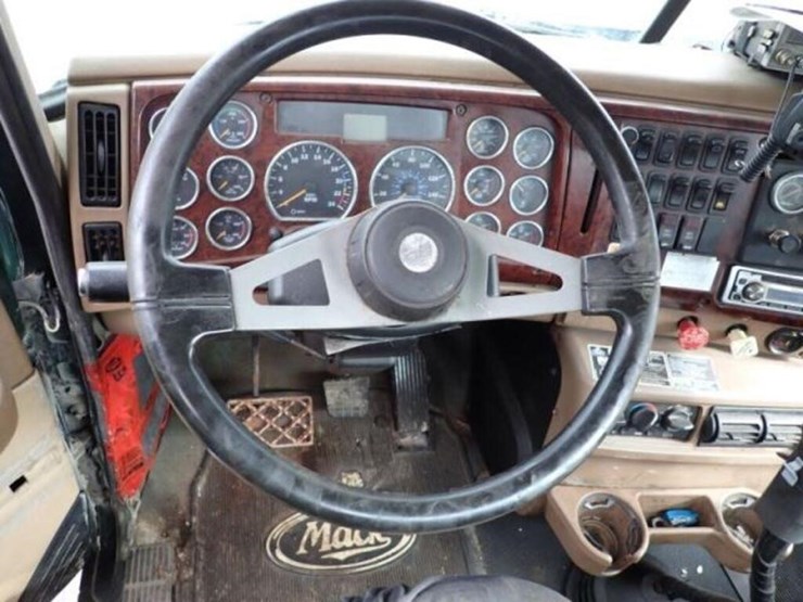 inoperable-2005-mack-cv713-granite-tri/a-vacuum-tr-image-17