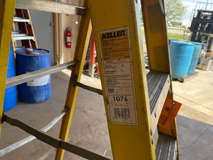 #4589-•-keller-fiberglass-step-ladder-image-5