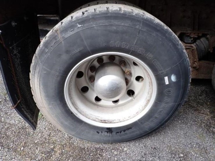 inoperable-2005-mack-cv713-granite-tri/a-vacuum-tr-image-75