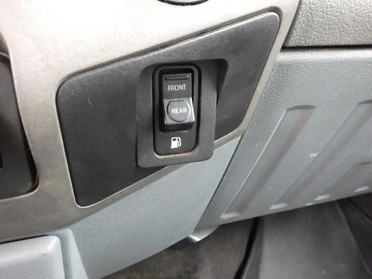 2011-ford-f550-image-40