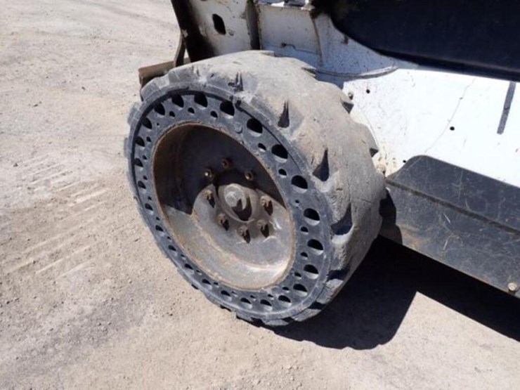 2019-bobcat-s590-image-25