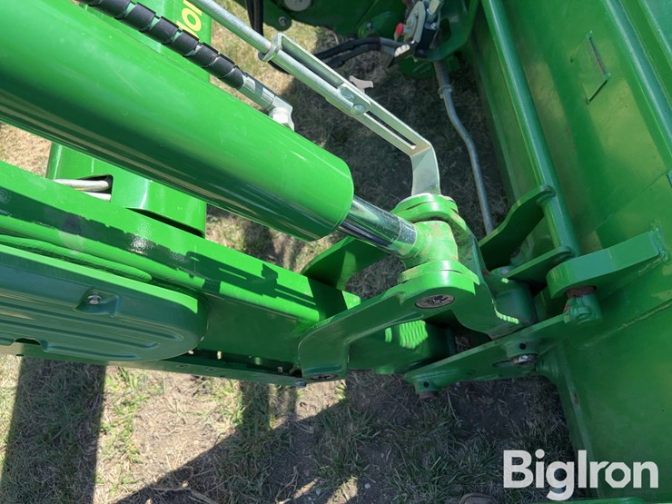 2020-john-deere-6155m-image-16