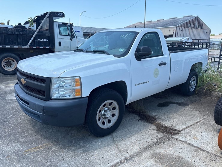 2013-chevrolet-1500-image-1
