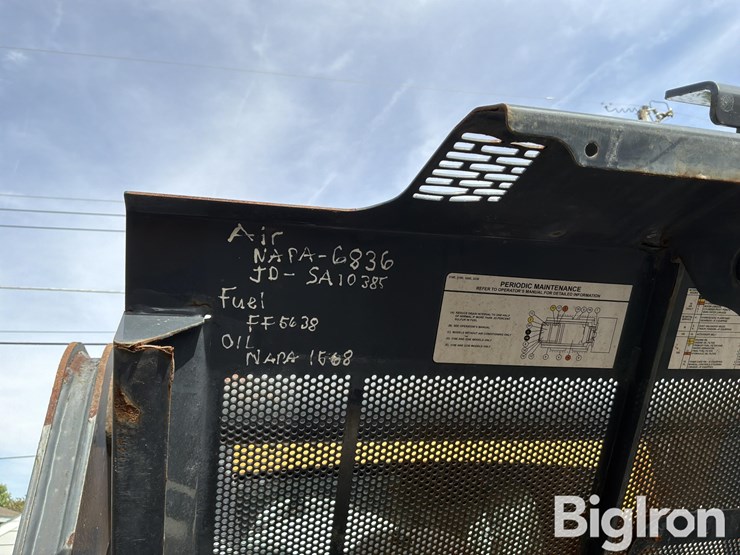 2014-deere-320e-image-18
