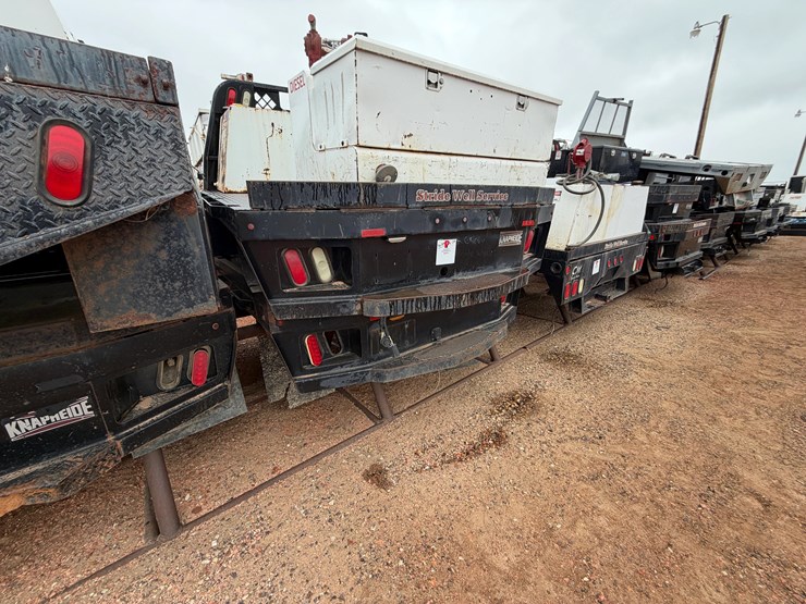 (2)-knapheide-steel-pickup-flatbeds-image-3